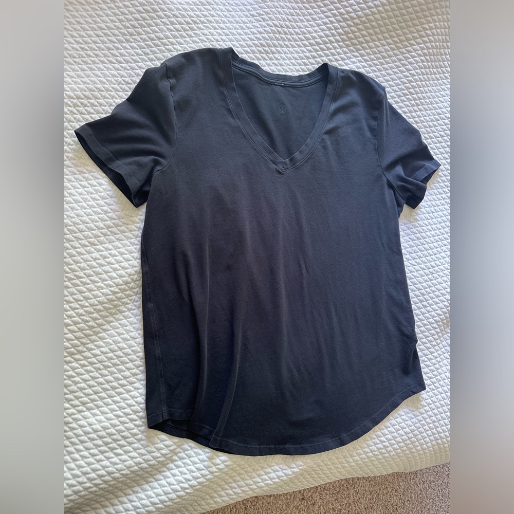 Lululemon Love V-Neck Tee Black size 6